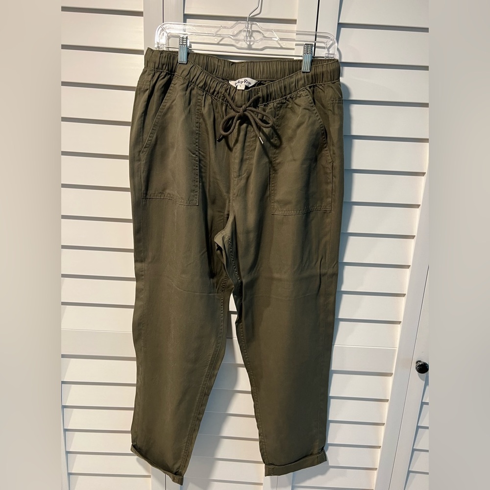 Women’s Indigo Rein pants.  Size L. Paperbag pants. Green khaki